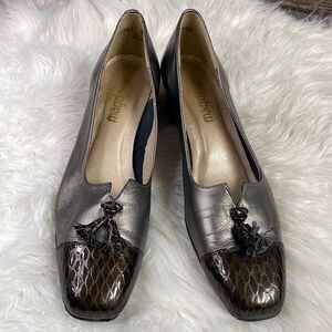 MAGDESIANS Ladies Leather Tassel Pumps Brown Bronze Size 8 1/2 Career Dressy